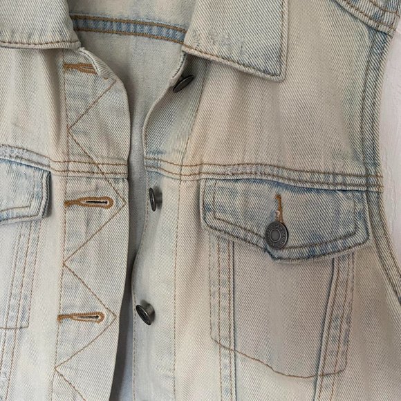 Gap Light Wash Denim Vest - Picture 2 of 5